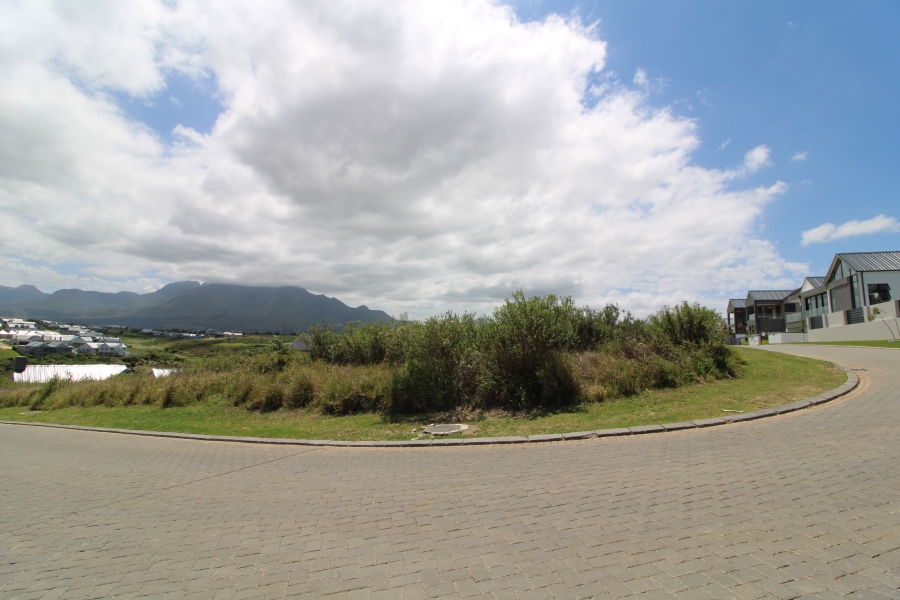 0 Bedroom Property for Sale in Kingswood Golf Estate Western Cape